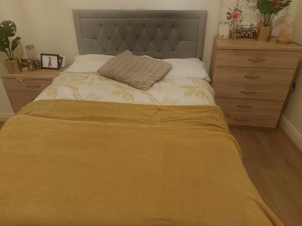 Spacious 1-bed Apartment in Leeds view 2