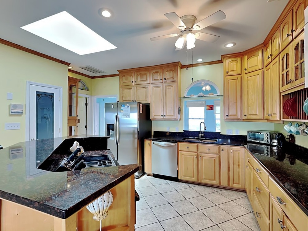 Sunshiny Daze by Topsail Realty
