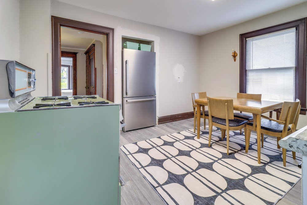 4 Mi to Downtown Toledo: Walkable Riverside Apt