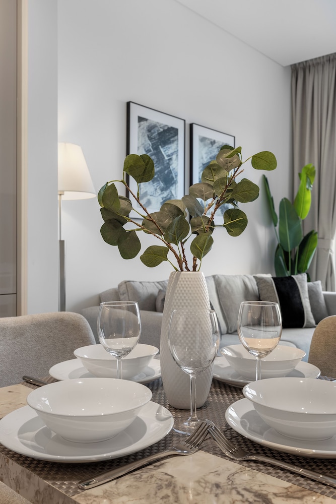 Modern 1BR with Balcony Sobha Hartland
