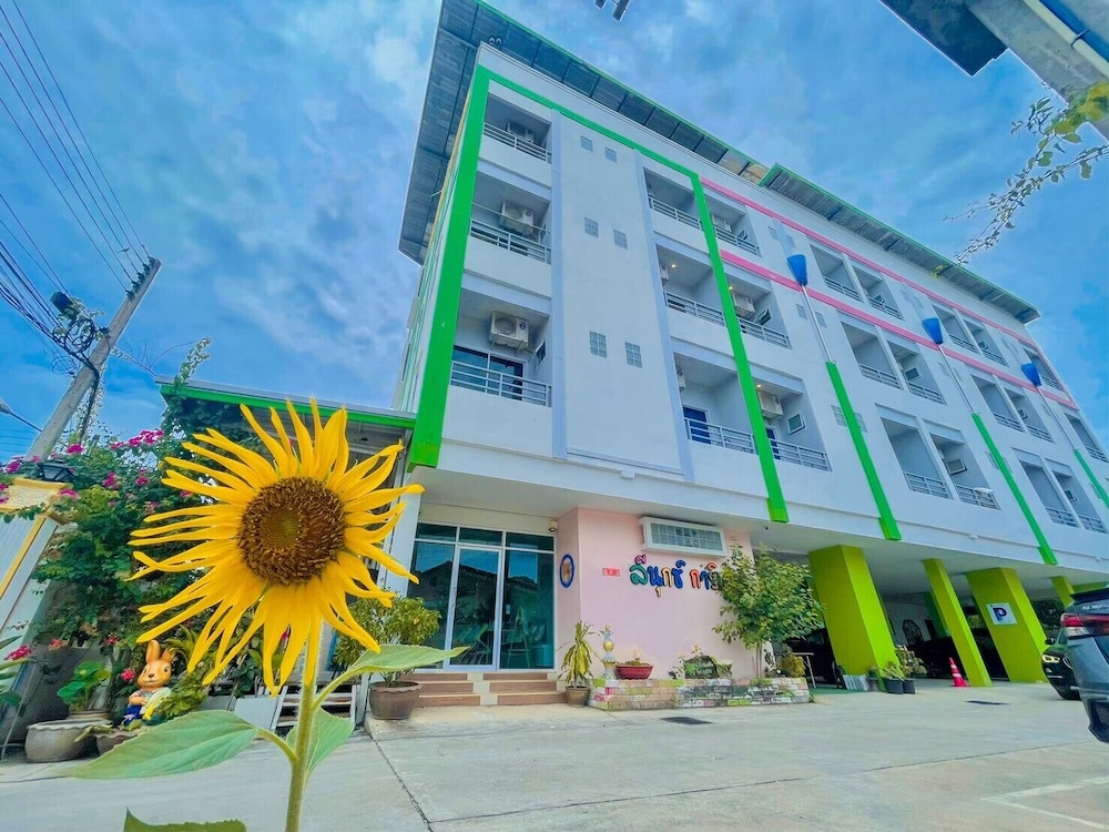 The Linux Garden Hotel