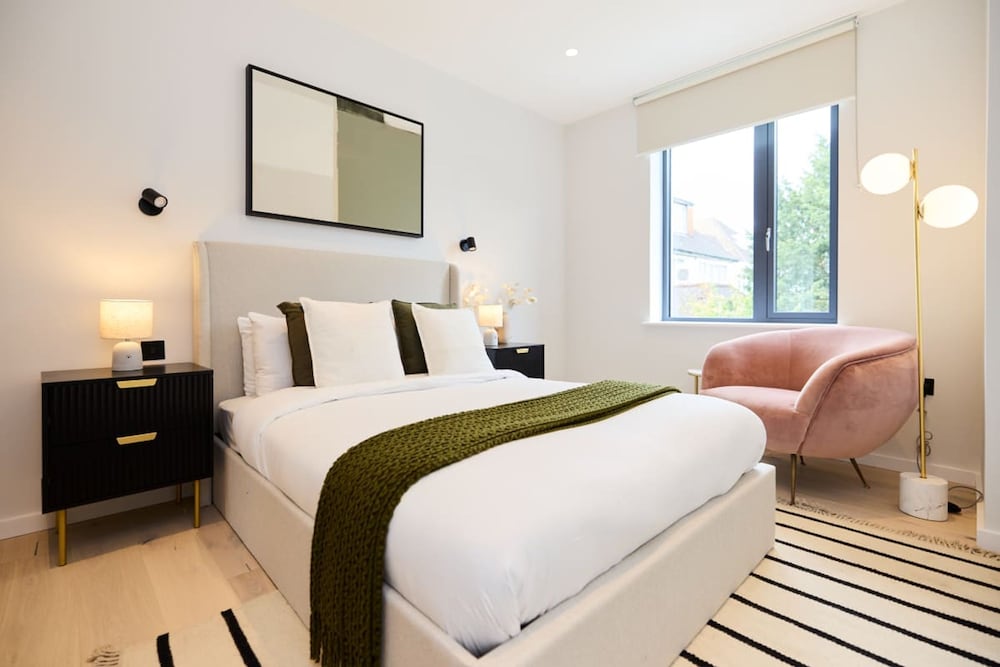 The Brondesbury Place - Bright 2bdr Flat With Balcony Parking