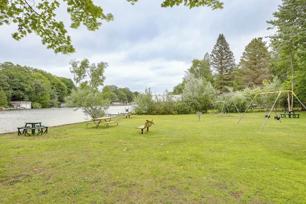 Walk to Lake Hamlin: Cottage Near Boat Launch