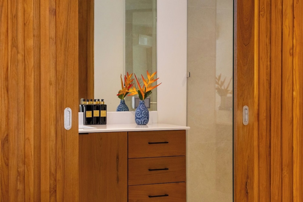 Villa Aroka 4 Bed Sea View KBR41