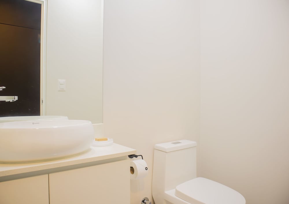 w Cozy 1BR w Balcony Near Kennedy Park