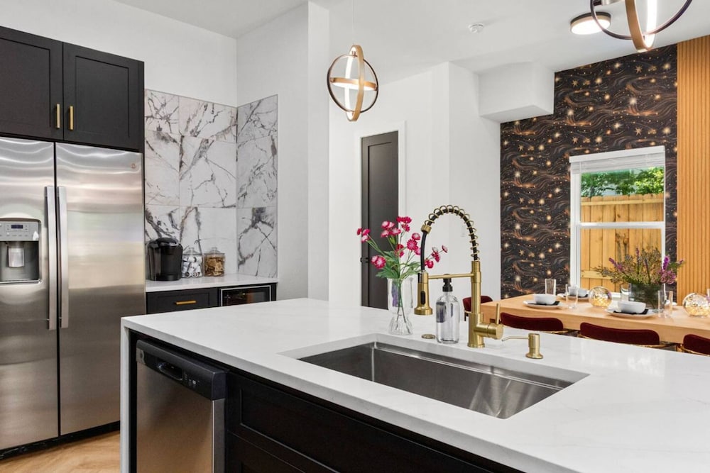 Chic 4BR Getaway Near NRG TMC
