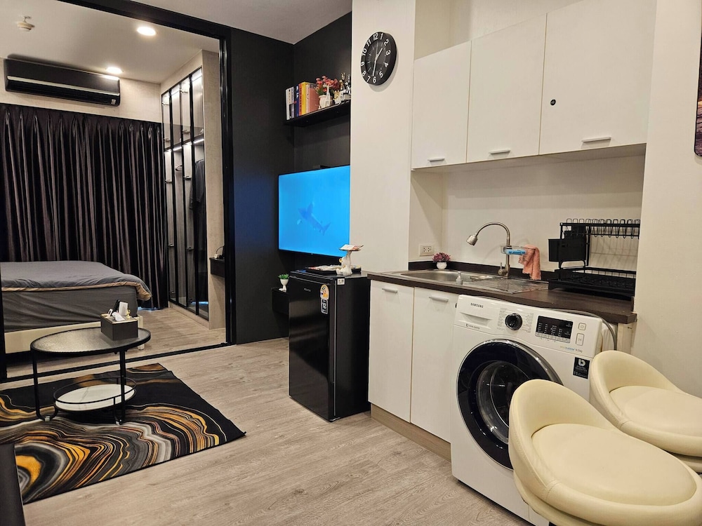 12th Floor Cozy Studio Room, 5-10 Mins Walk to Iconsiam and BTS