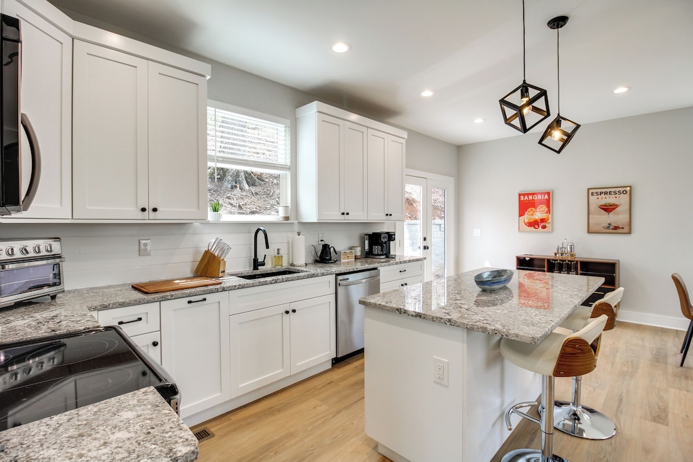 6 Mi to Chattanooga: Home w/ Balcony & Dtwn Views!