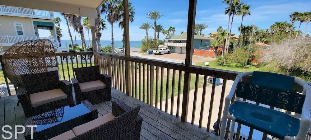 Large 3 Bedr Bay Views Pool Great Deck 3 Bedroom Condo