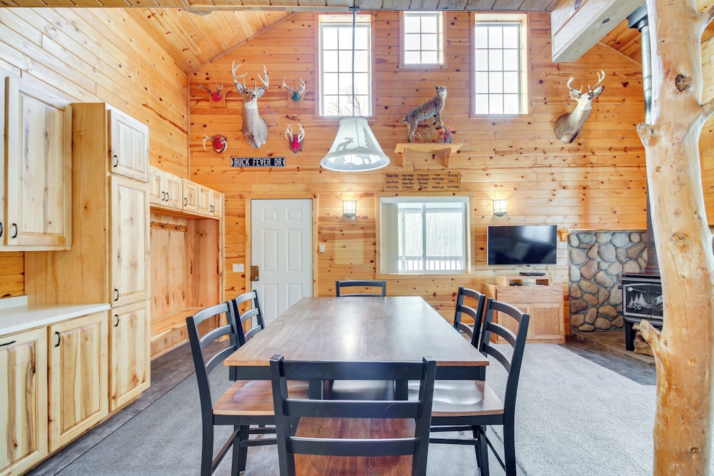 6 Mi to Spider Lake ATV Trails: Cabin w/ Fire Pit