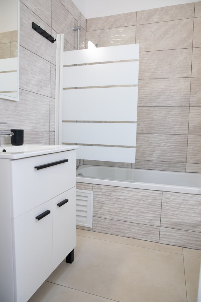 Valentina Coastal Suites in Central Paphos 3