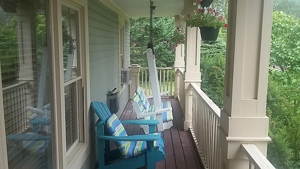 The Carriage House Inn view 5