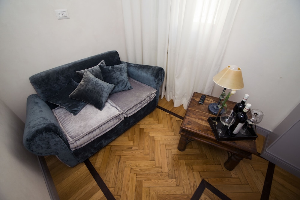 Rome Frattina 27
