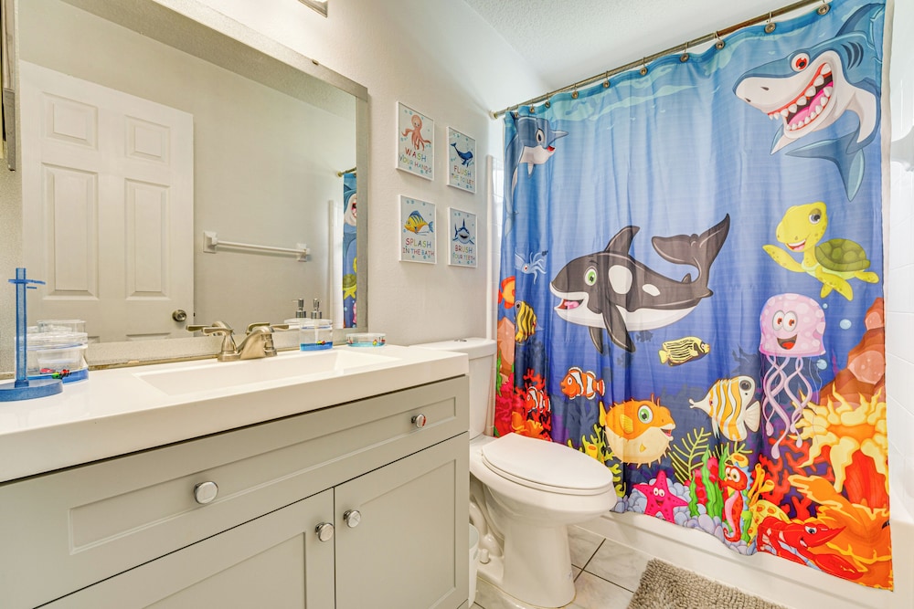 4 Mi to Wdw: Condo w/ Family-friendly Perks!
