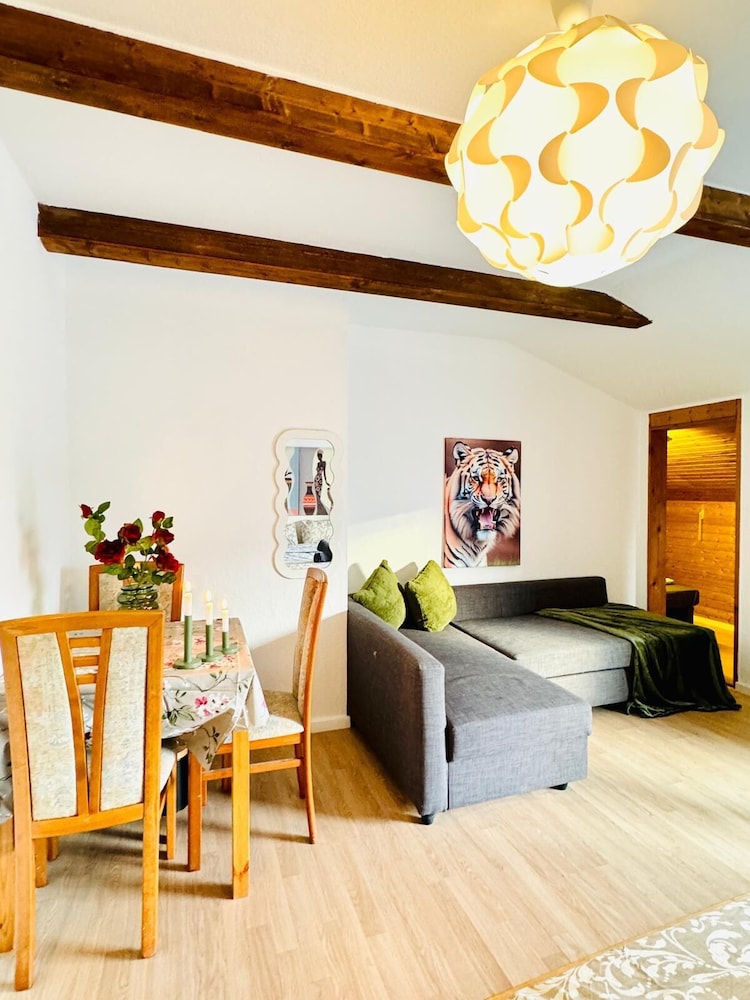 7 private Rooms in a spacious Villa