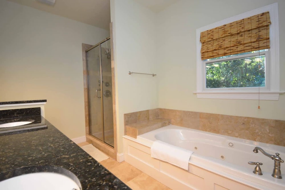 Island Time - Pet Friendly and Minutes From Beach