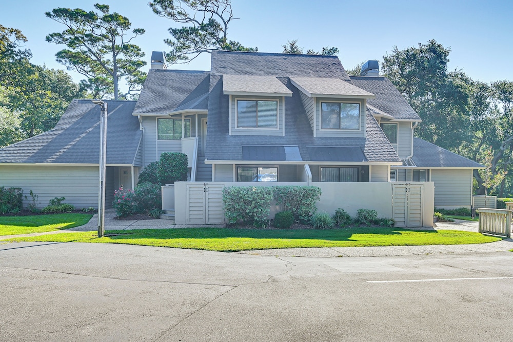 Unwind Poolside & Walk to Ocean! Myrtle Beach Unit