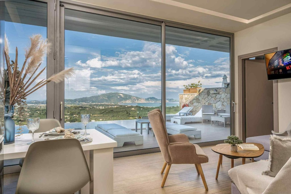 Pietra Cave Suite With Private Pool