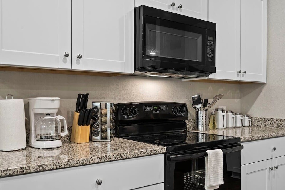 @ Marbella Lane - Amazing 4BR Lakeview Home
