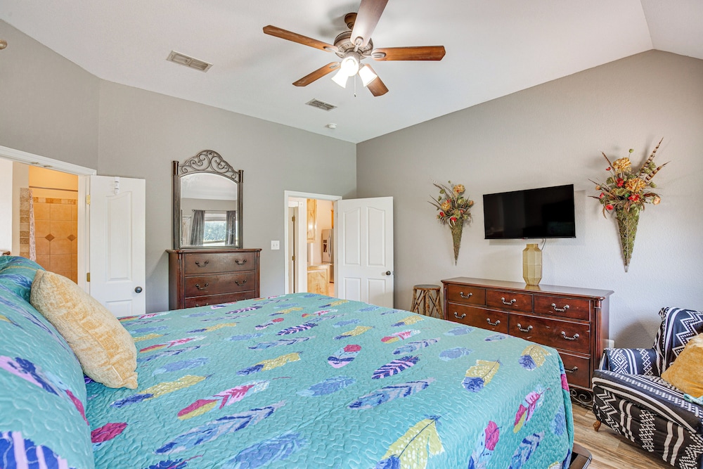 Sunny Stephenville Home w/ Pool: 4 Mi to Downtown view 2