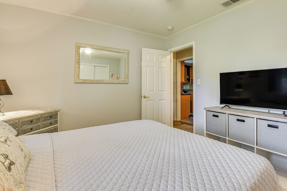 Spacious Home w/ Hot Tub in Fort Walton Beach!
