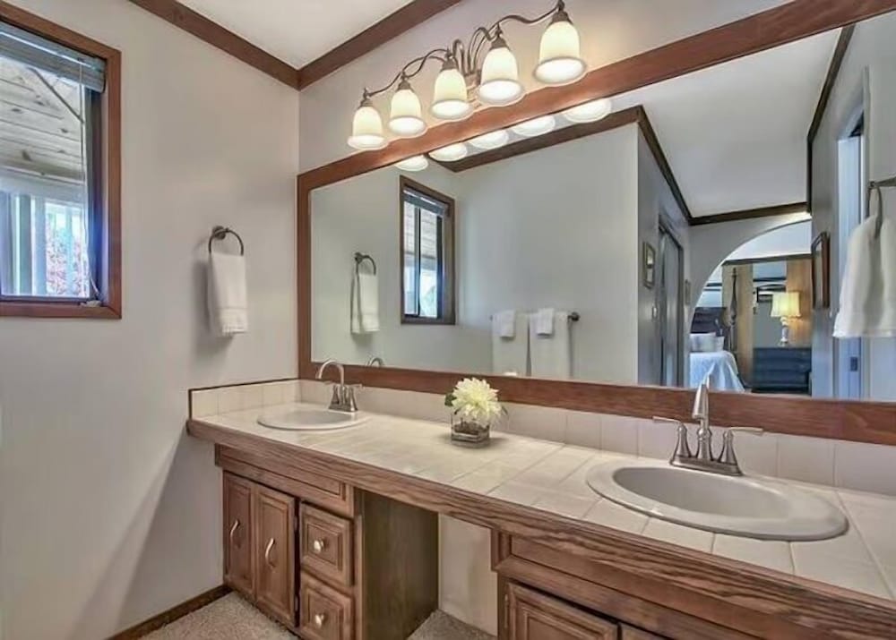 2148 Inverness Drive 3 Bedroom Home
