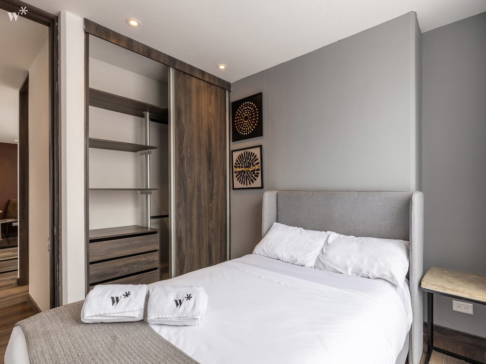 w Modern 2BR in Luxury Building in Chico