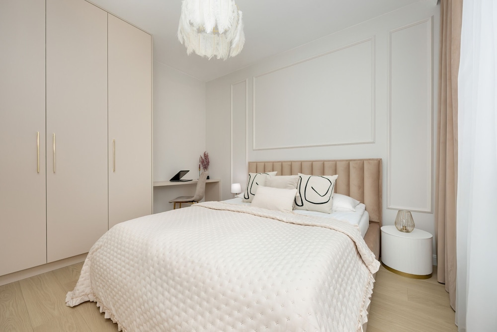 Stylish Apartment 7th Floor by Renters