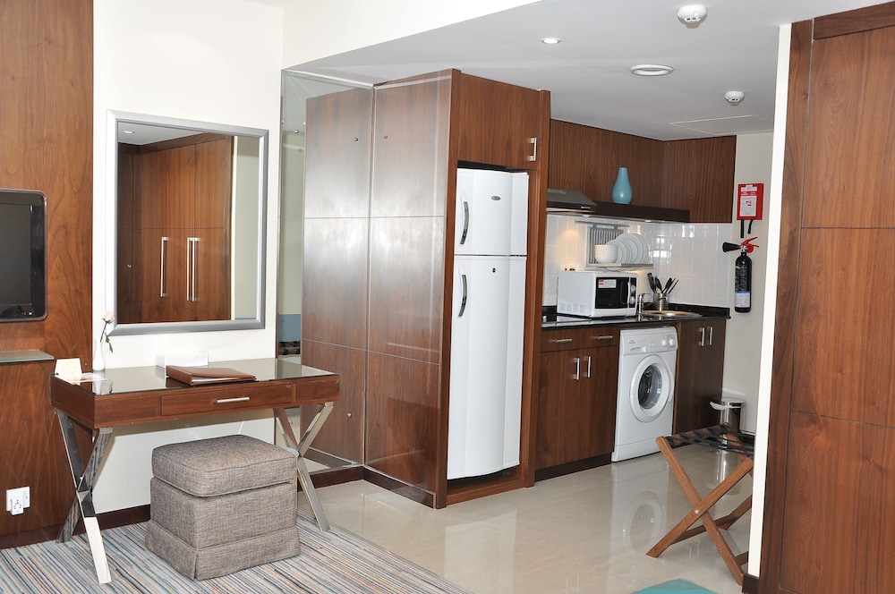 Abu Dhabi Vacations - Phoenix Plaza Hotel Apartments - Property Image 43