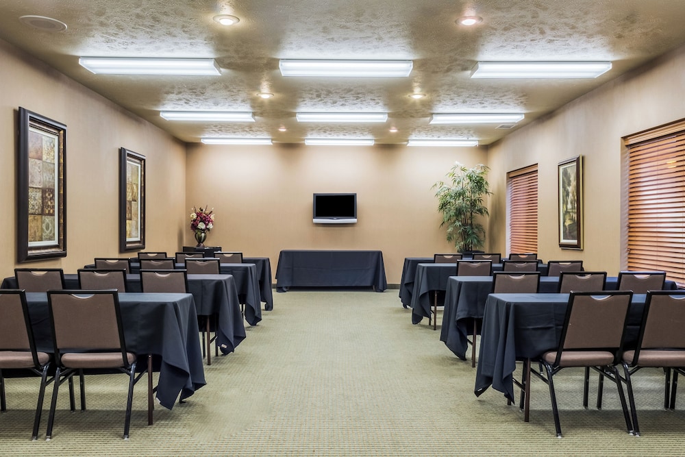 Mitchell Vacations - Comfort Inn And Suites - Property Image 4