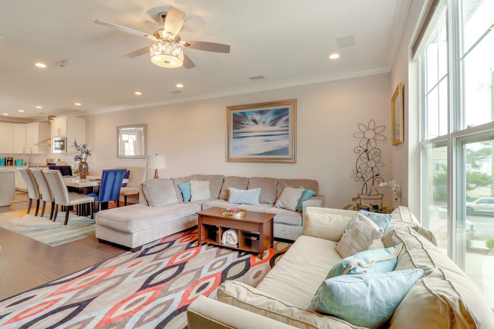 Walk to Ocean: Group Getaway in Virginia Beach!