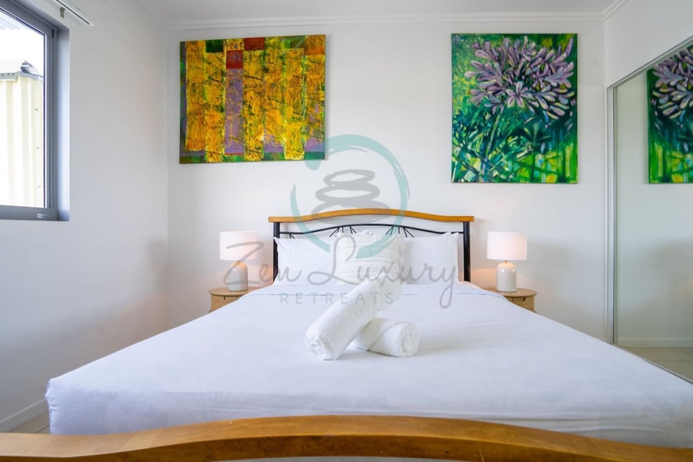 Zen Mitchell Rooftop Outdoor Dining Oceanview - Image 4