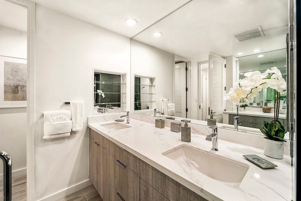 Beautifully Remodeled - Concierge Included - Spectacular View - Vrkcv