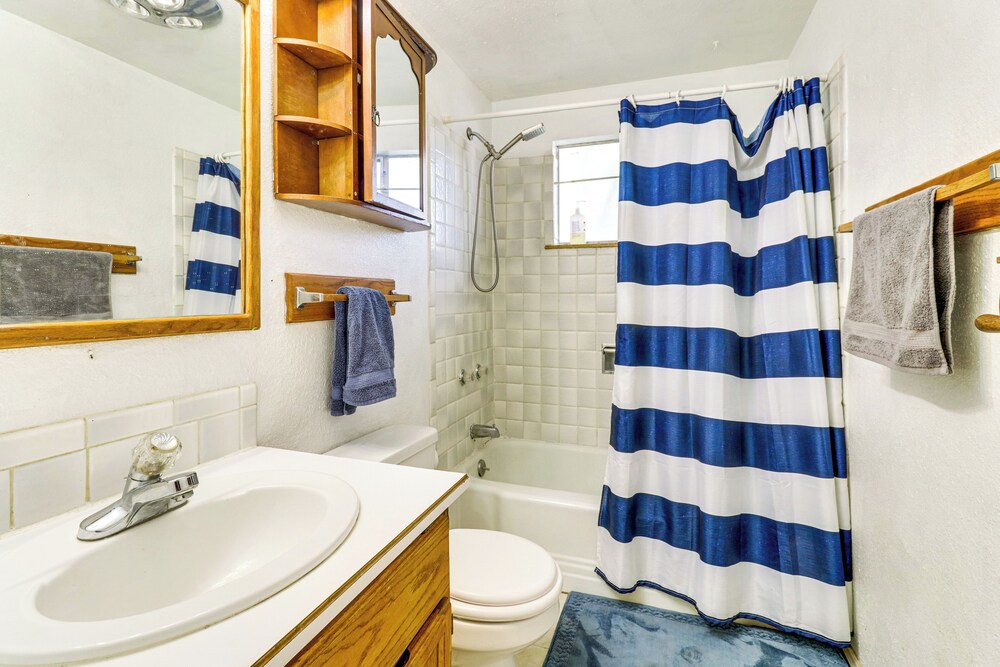 Pets Welcome: Hot Tub Haven in Albuquerque!