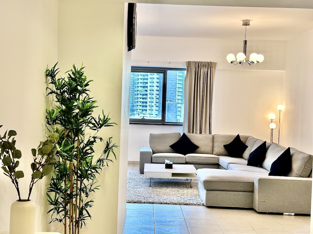 Lux BnB Executive Tower Business Bay