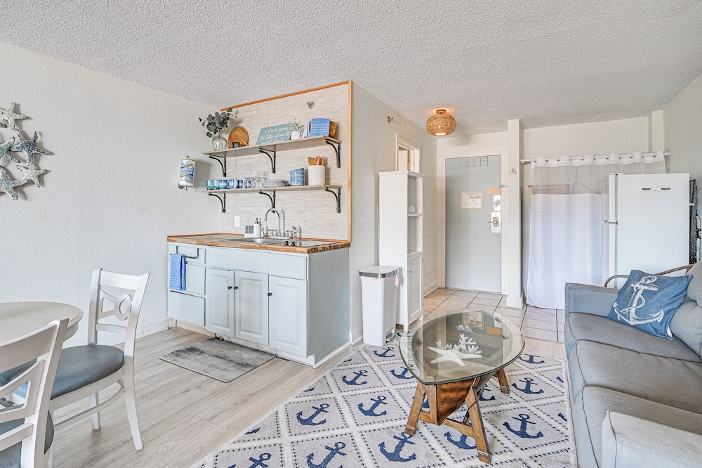 Oceanfront Condo in Myrtle Beach: Near Restaurants view 4