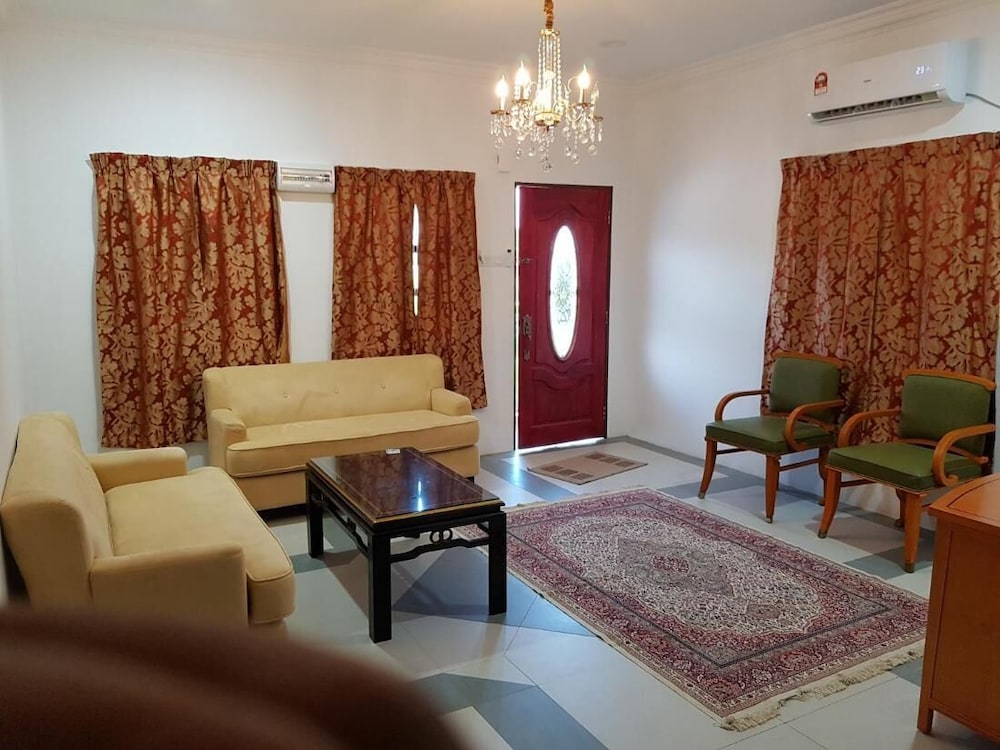 Mri Homestay Sg Buloh - 3 Br House on First Floor With Centralised Pool photo 3