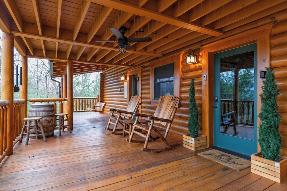 American Dream by Avantstay Deck w/ Views Theater, Game Room, Community Pool