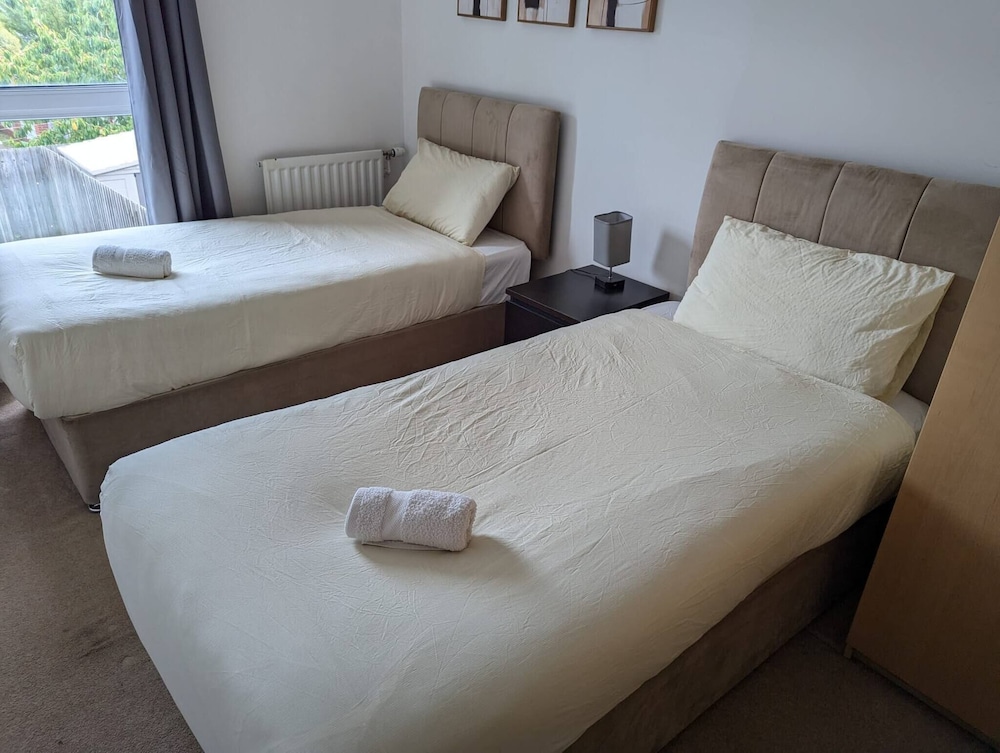 3-bed Elegant House Near Museums, Bullring & Parks