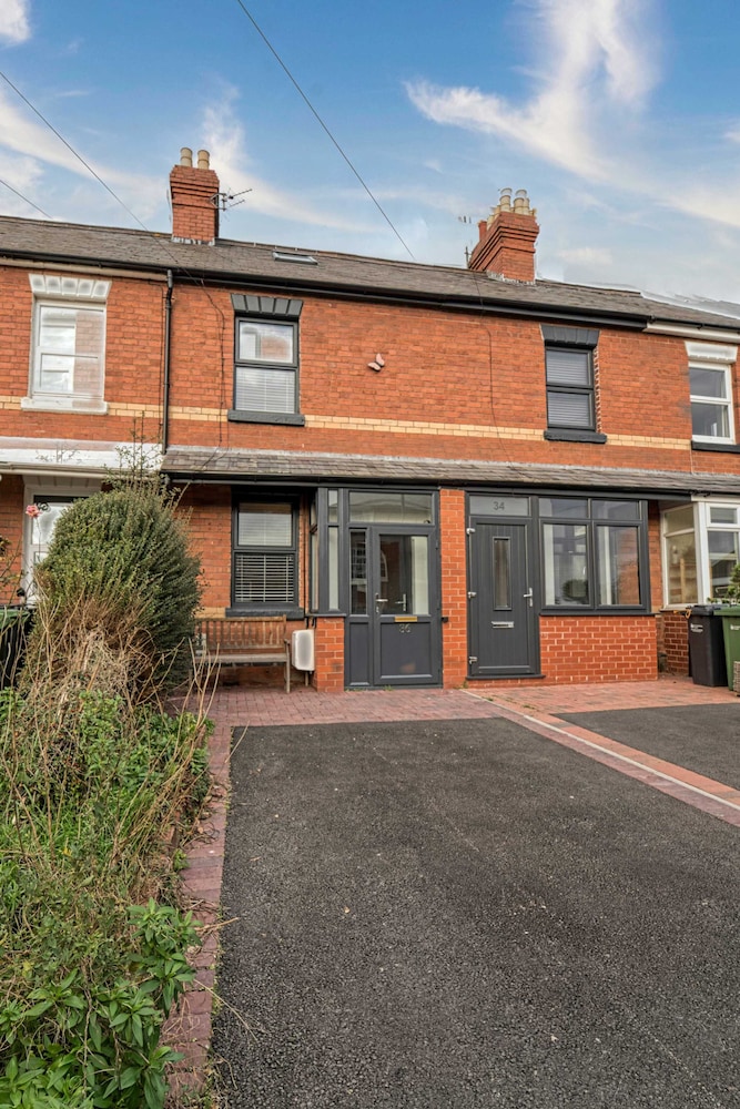 Host Stay Barton Road House