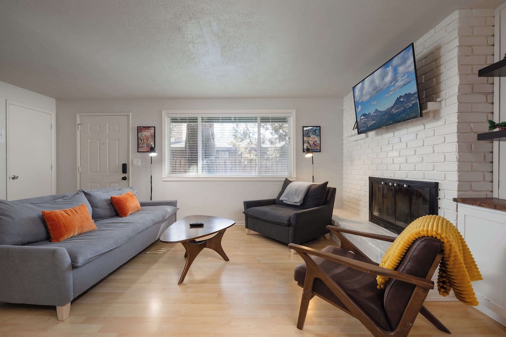 10min to Downtown Bend Chic 2bdr