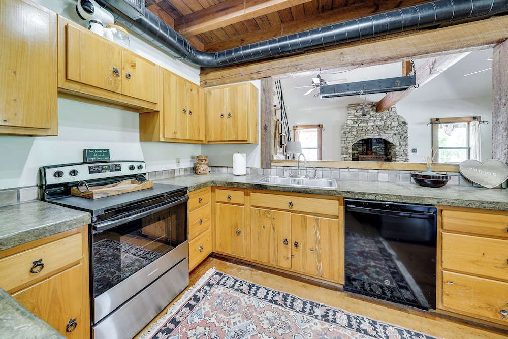 Swim, Hike & Unwind: Serene Hill Country Retreat