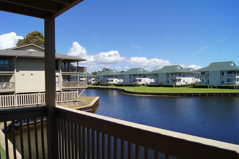 Tilghman Lakes H1 3 Bedroom Condo by RedAwning