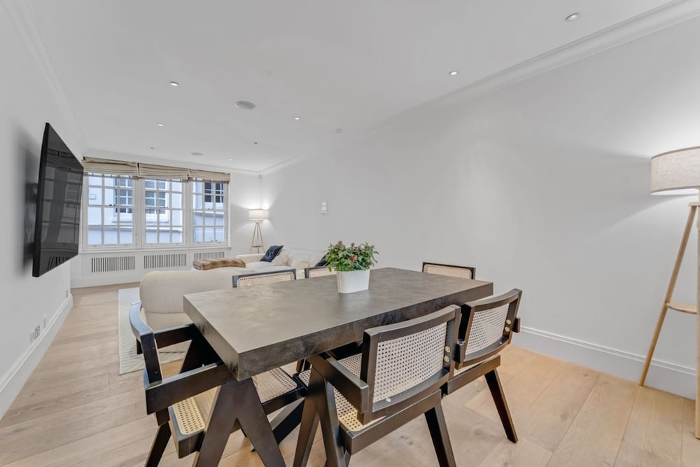 The Belgravia Place - Stunning Bright 2bdr Home