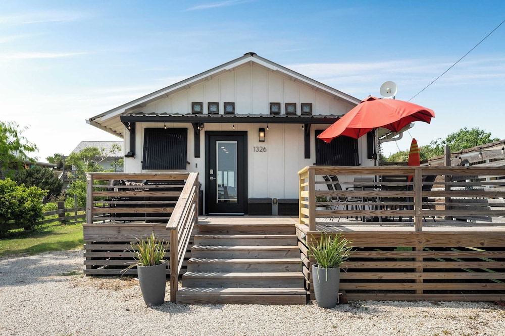 Simpatico by Avantstay Pool, Near Birding Center