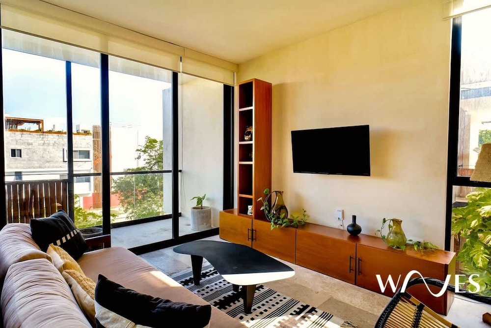 2 Br Prime Location Amazing Rooftop Pool