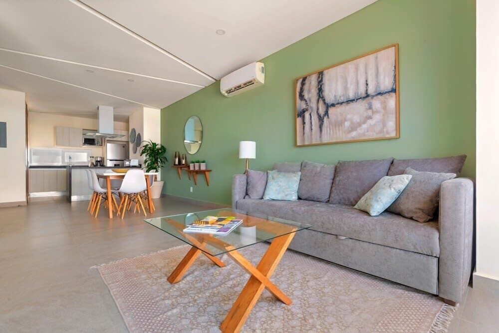 New 1 Br Unit 2 Min From Beach - Pool - King Bed