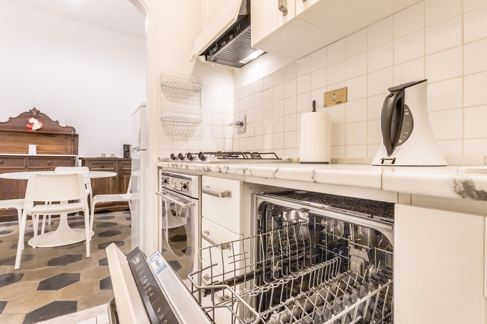Casa Iside in Rome With 1 Bedrooms and 1 Bathrooms