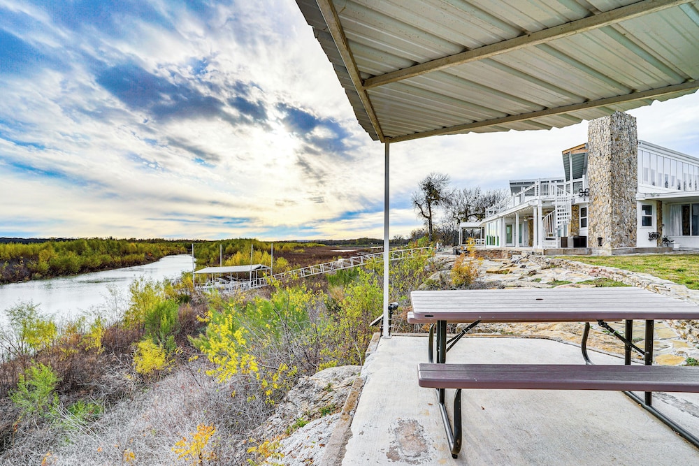 Lakefront Runaway Bay Retreat w/ Private Dock