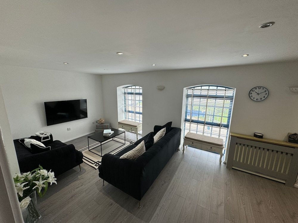 Luxury Loft Style 2 Bed Apartment Next to Excel/o2